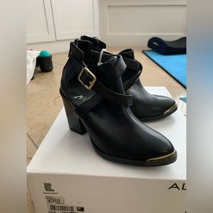 Rock&Republic Rasherblack cutout ankle booties